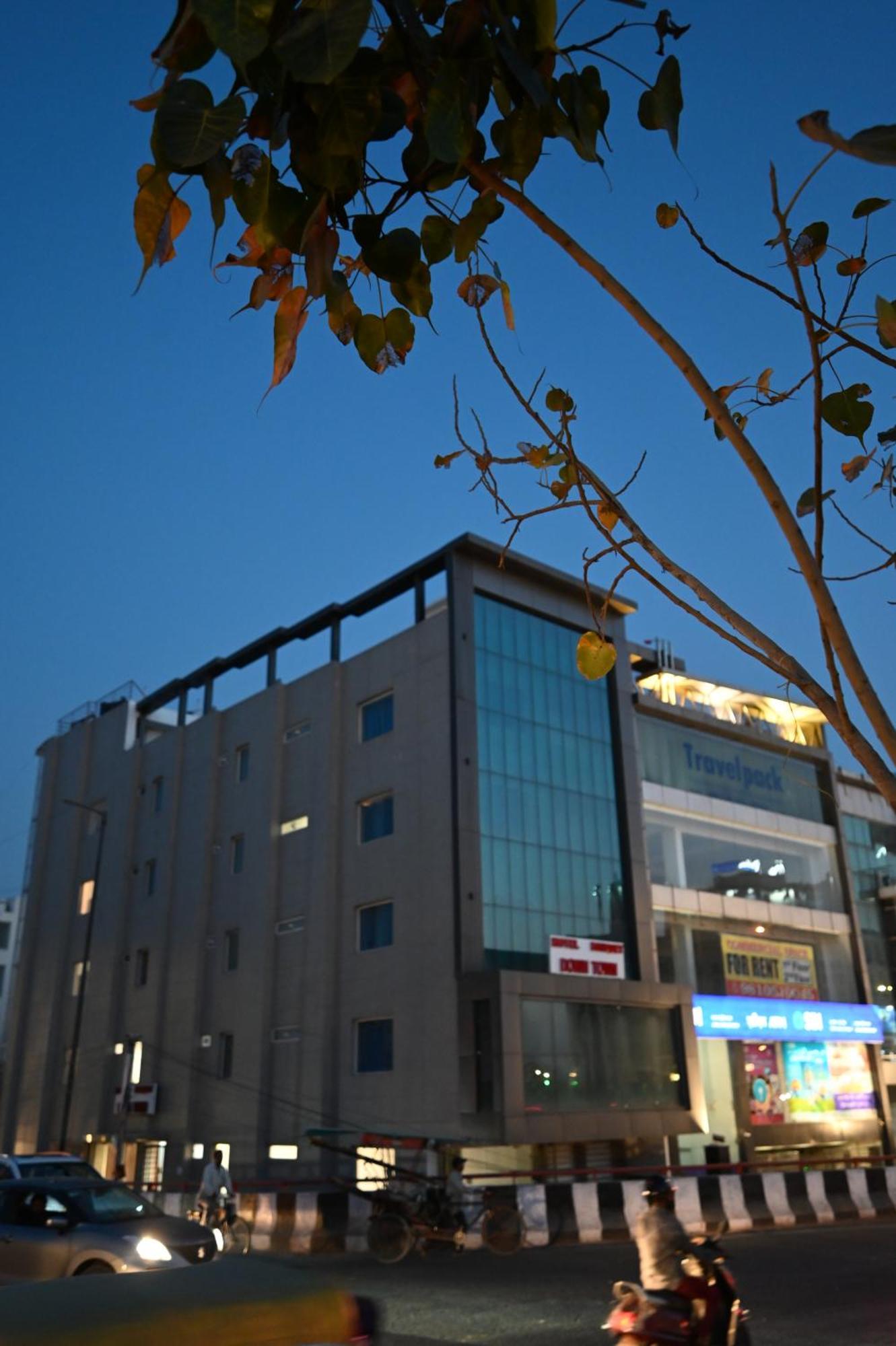 Hotel Down Town Paschim Vihar เดลี ภายนอก รูปภาพ