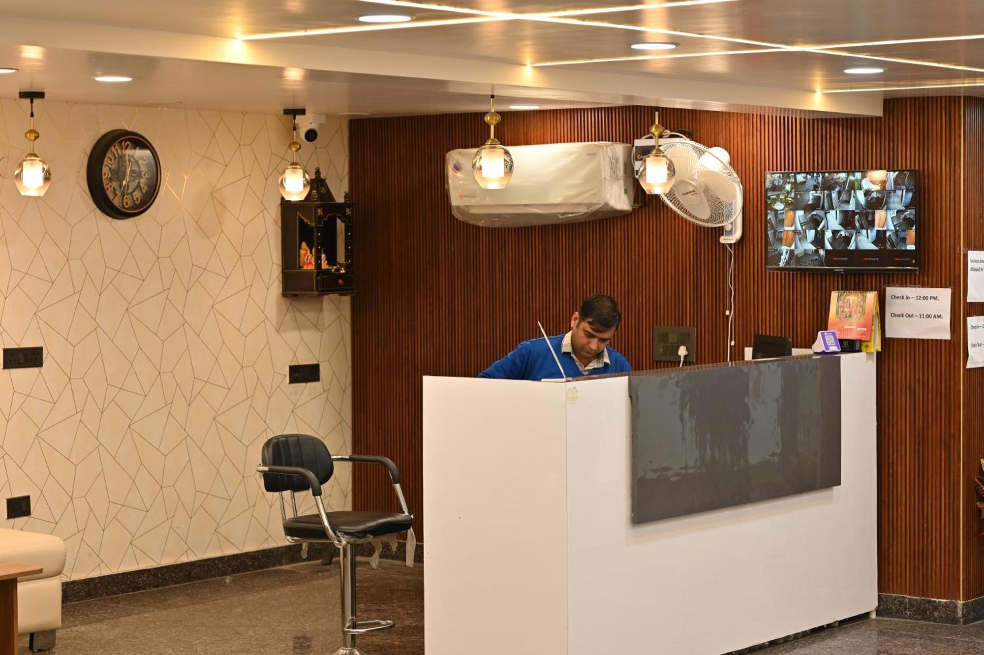 Hotel Down Town Paschim Vihar เดลี ภายนอก รูปภาพ