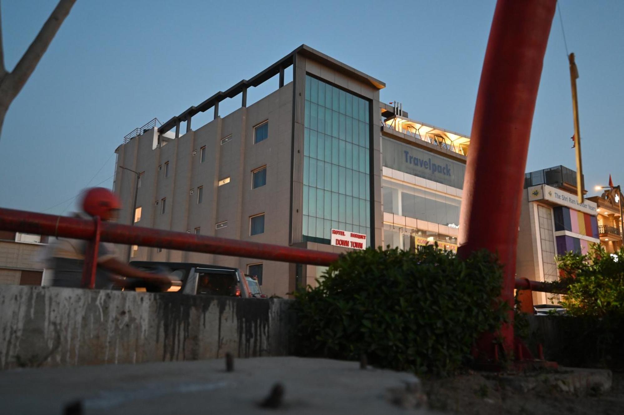 Hotel Down Town Paschim Vihar เดลี ภายนอก รูปภาพ