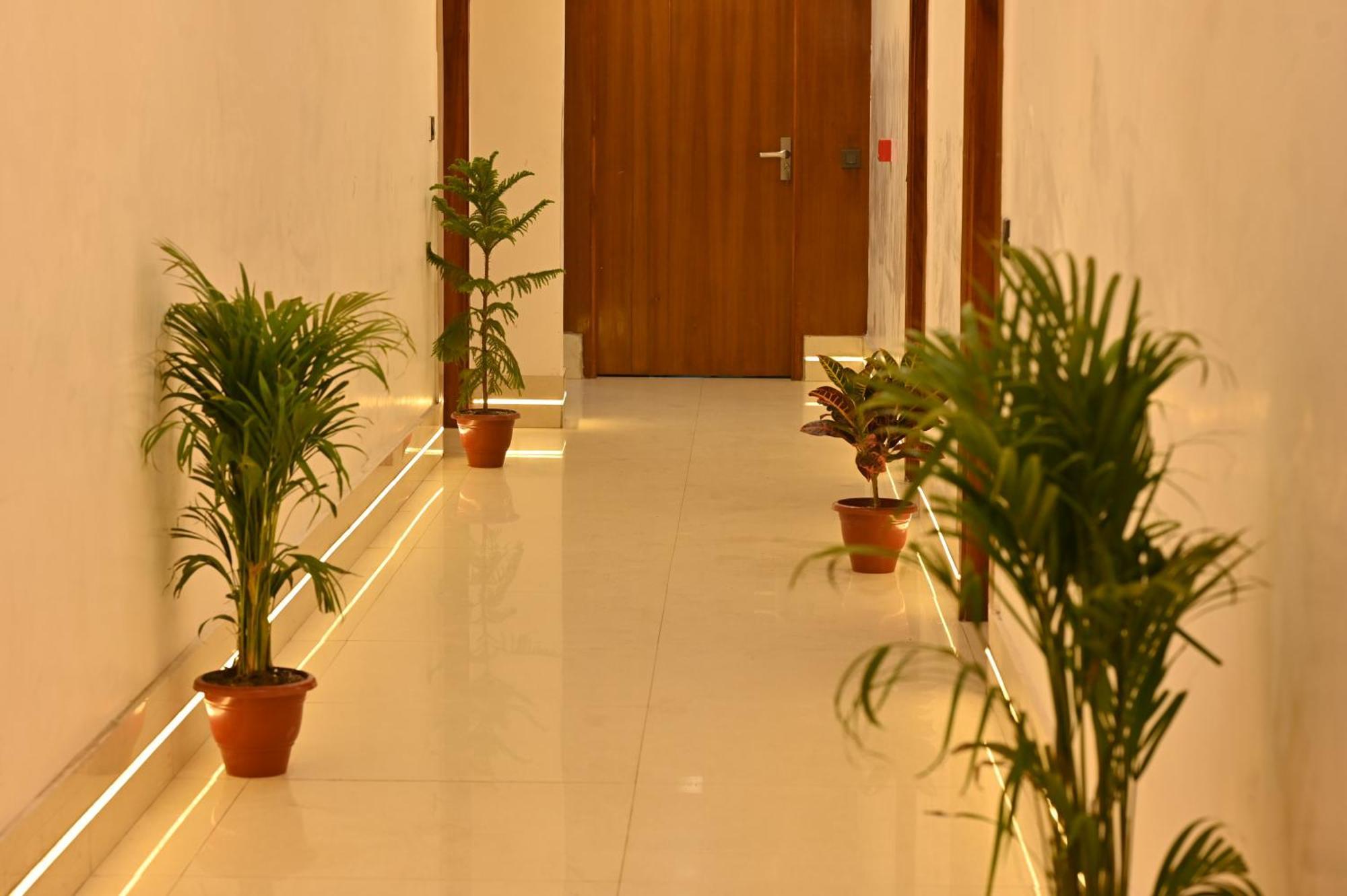Hotel Down Town Paschim Vihar เดลี ภายนอก รูปภาพ