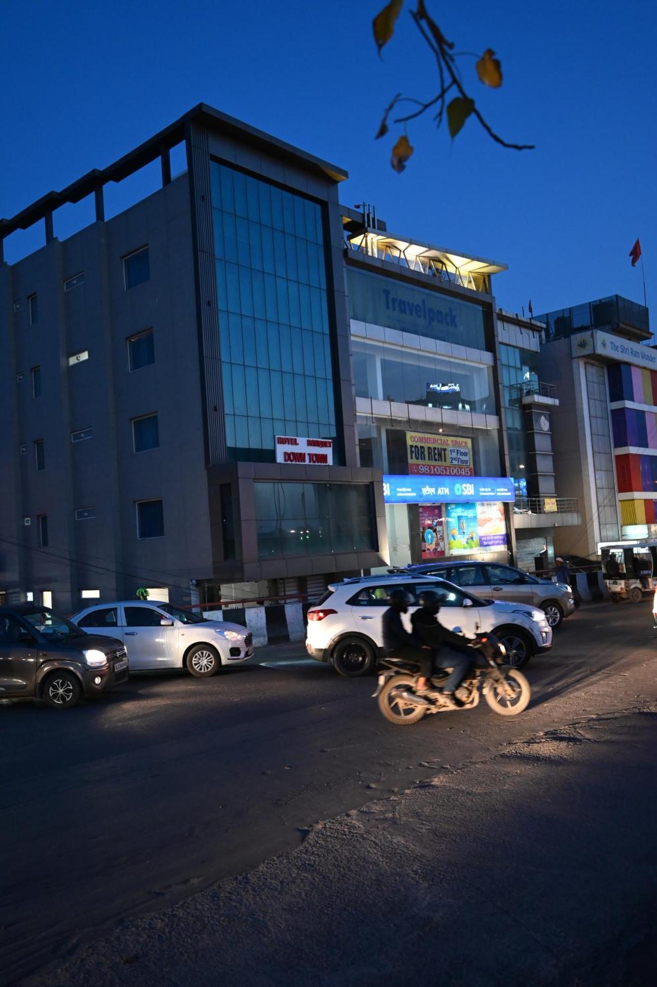 Hotel Down Town Paschim Vihar เดลี ภายนอก รูปภาพ