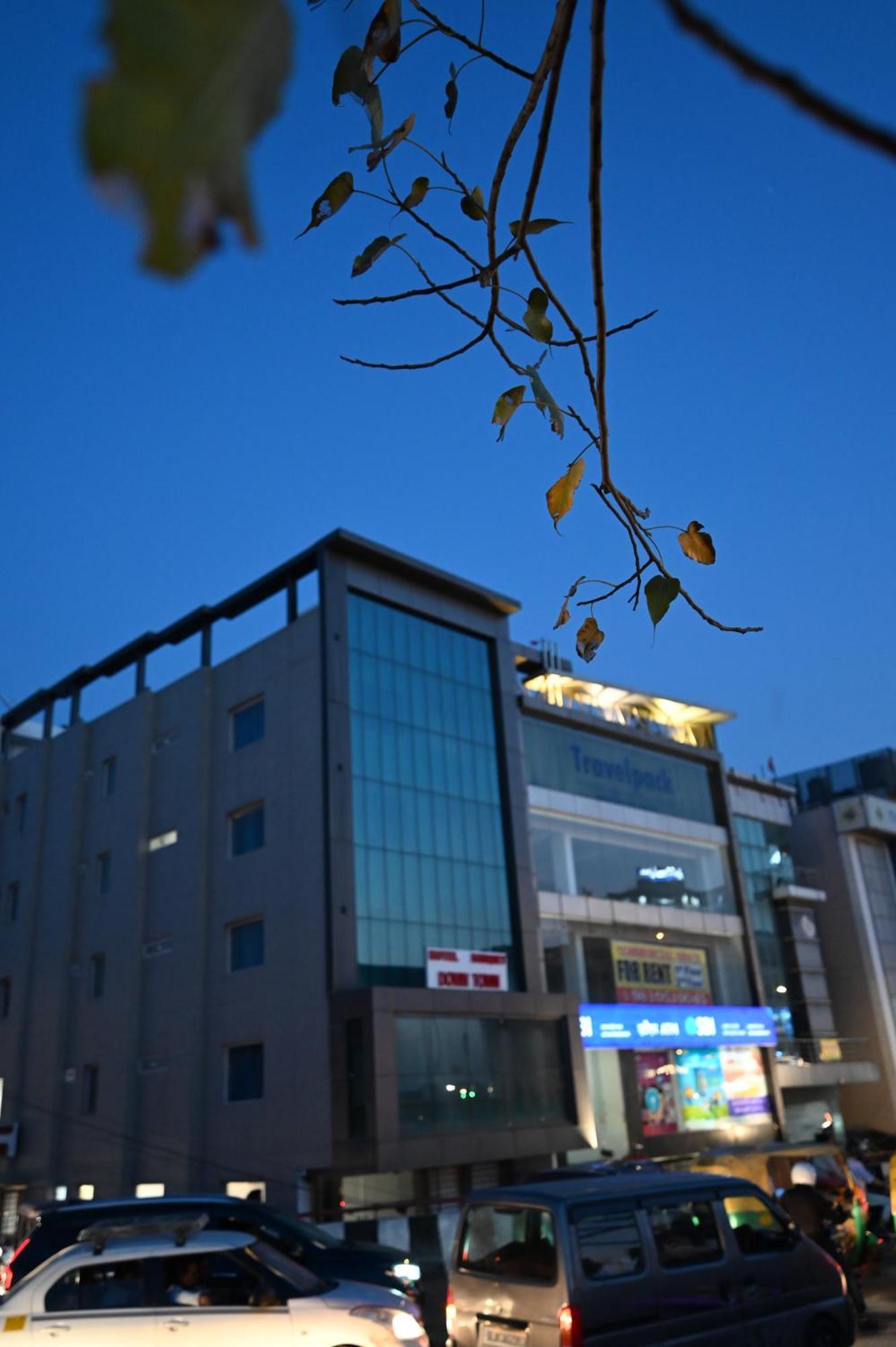Hotel Down Town Paschim Vihar เดลี ภายนอก รูปภาพ