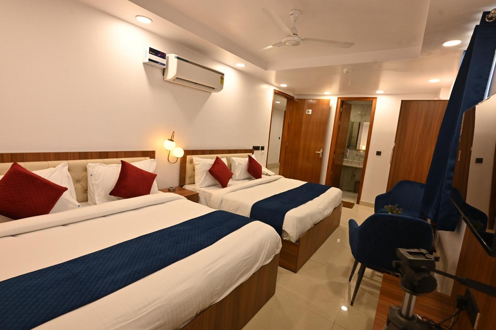 Hotel Down Town Paschim Vihar เดลี ภายนอก รูปภาพ