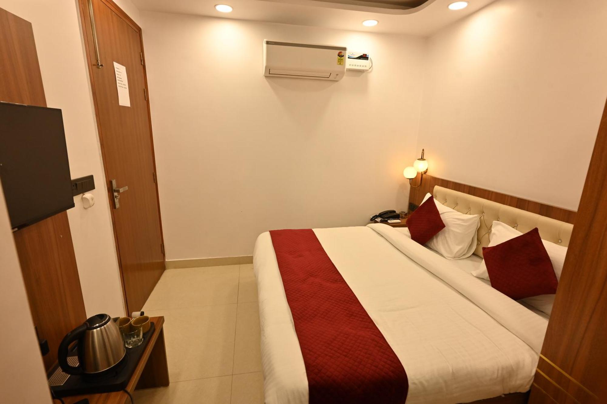 Hotel Down Town Paschim Vihar เดลี ภายนอก รูปภาพ