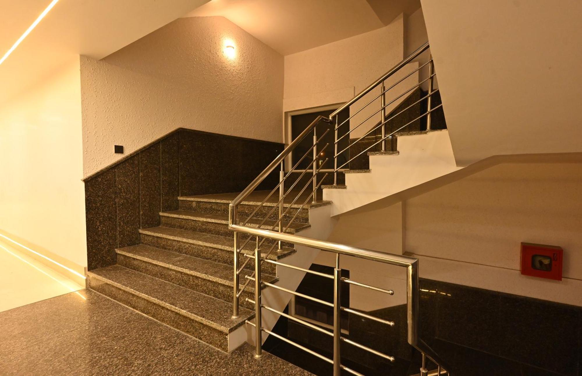 Hotel Down Town Paschim Vihar เดลี ภายนอก รูปภาพ