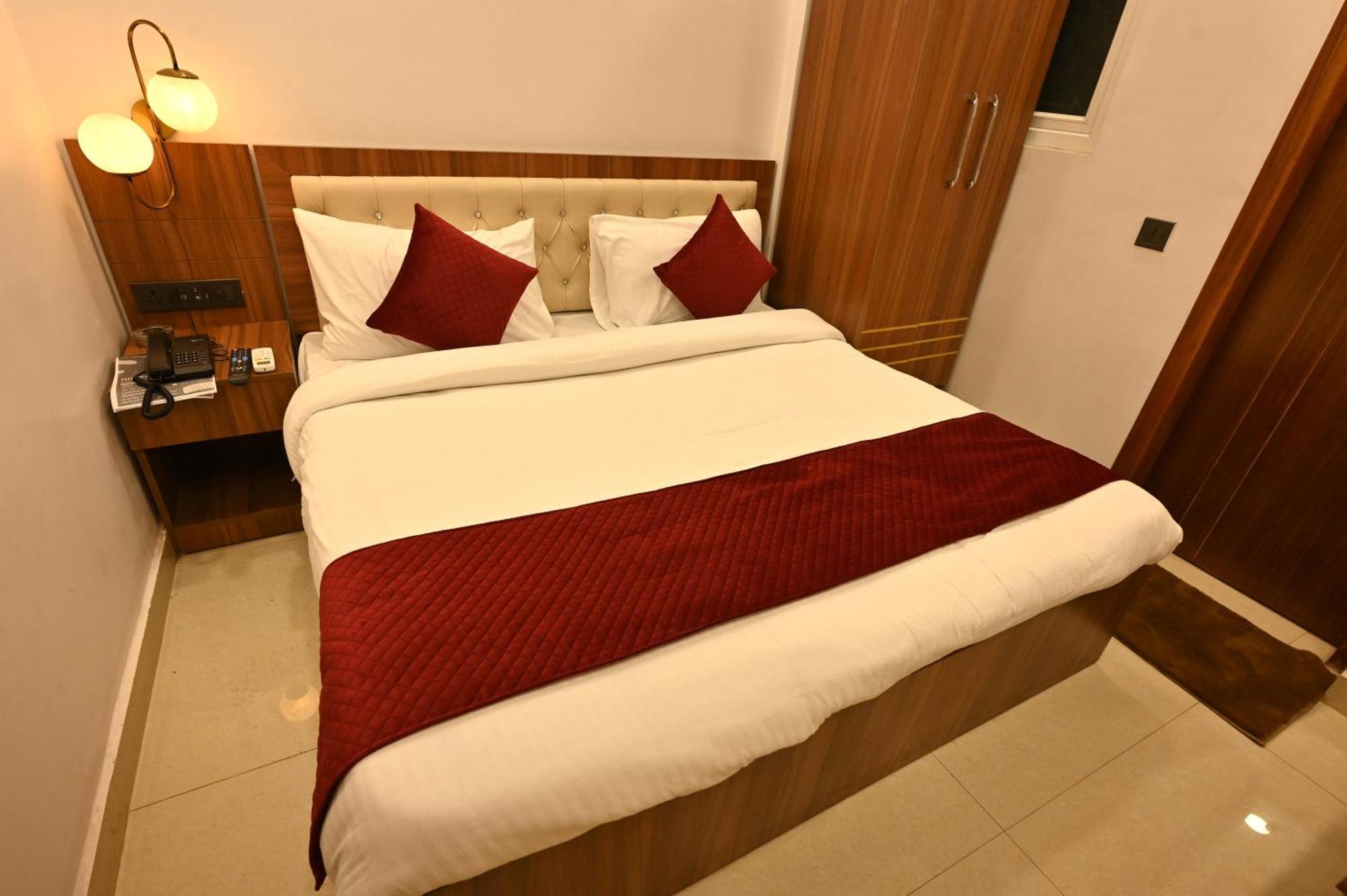 Hotel Down Town Paschim Vihar เดลี ภายนอก รูปภาพ