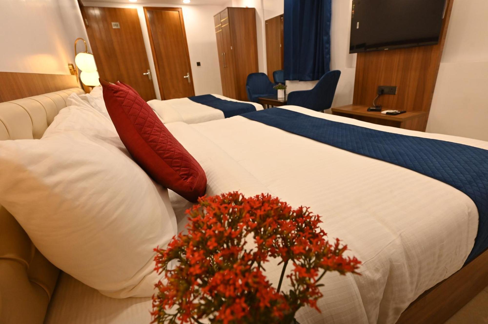 Hotel Down Town Paschim Vihar เดลี ภายนอก รูปภาพ